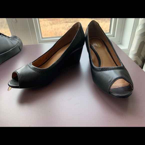 Clark’s platform heels - Picture 2 of 3